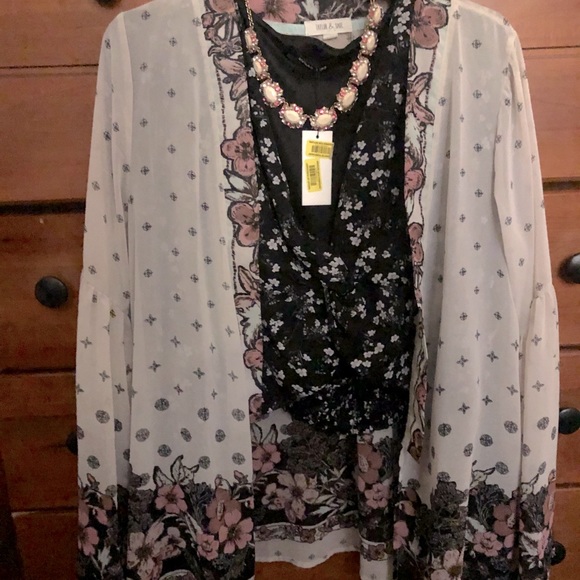 Taylor & Sage wrap around shrug - Picture 1 of 6